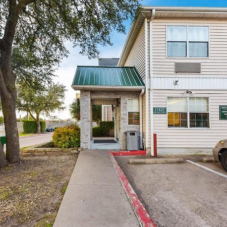 Hometowne Studios By Red Roof Dallas - North Addison - Tollway المظهر الخارجي الصورة