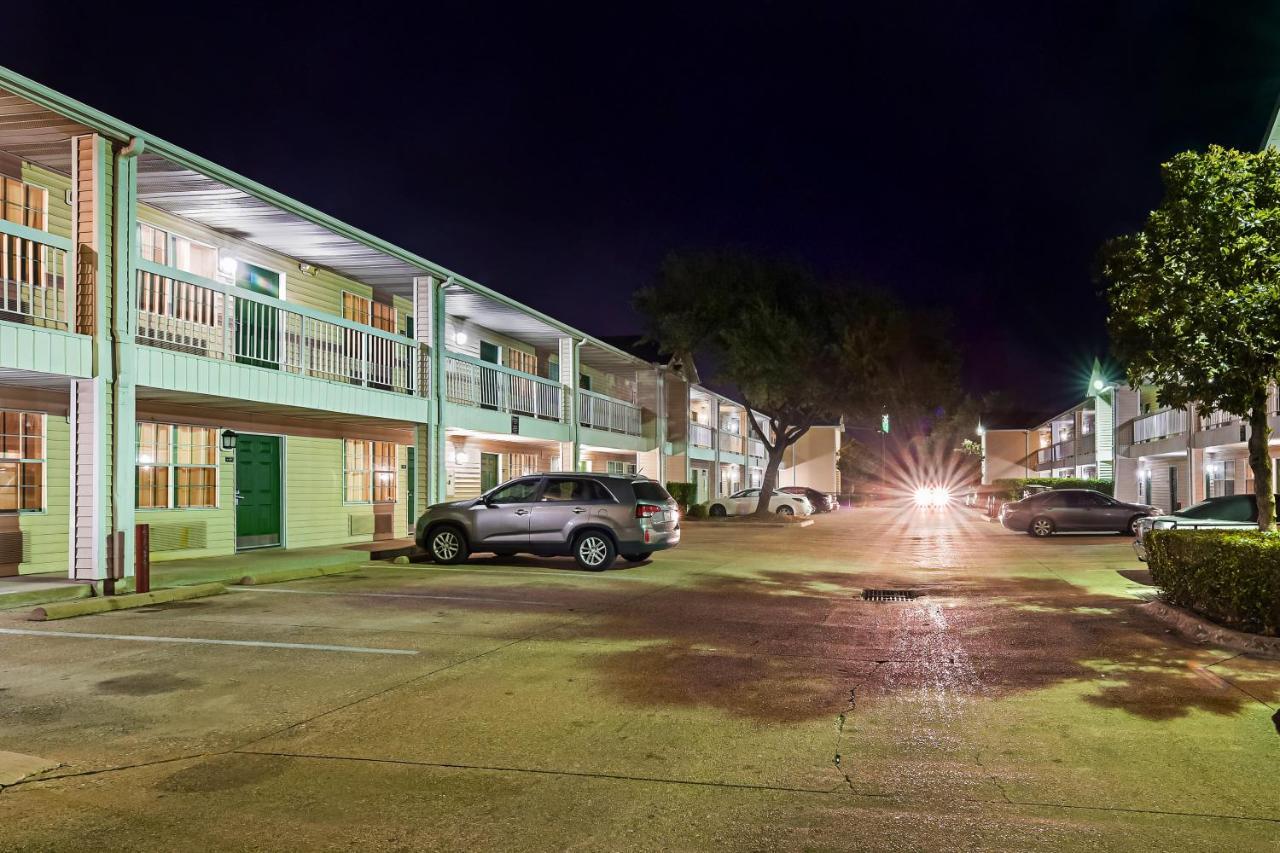 Hometowne Studios By Red Roof Dallas - North Addison - Tollway المظهر الخارجي الصورة