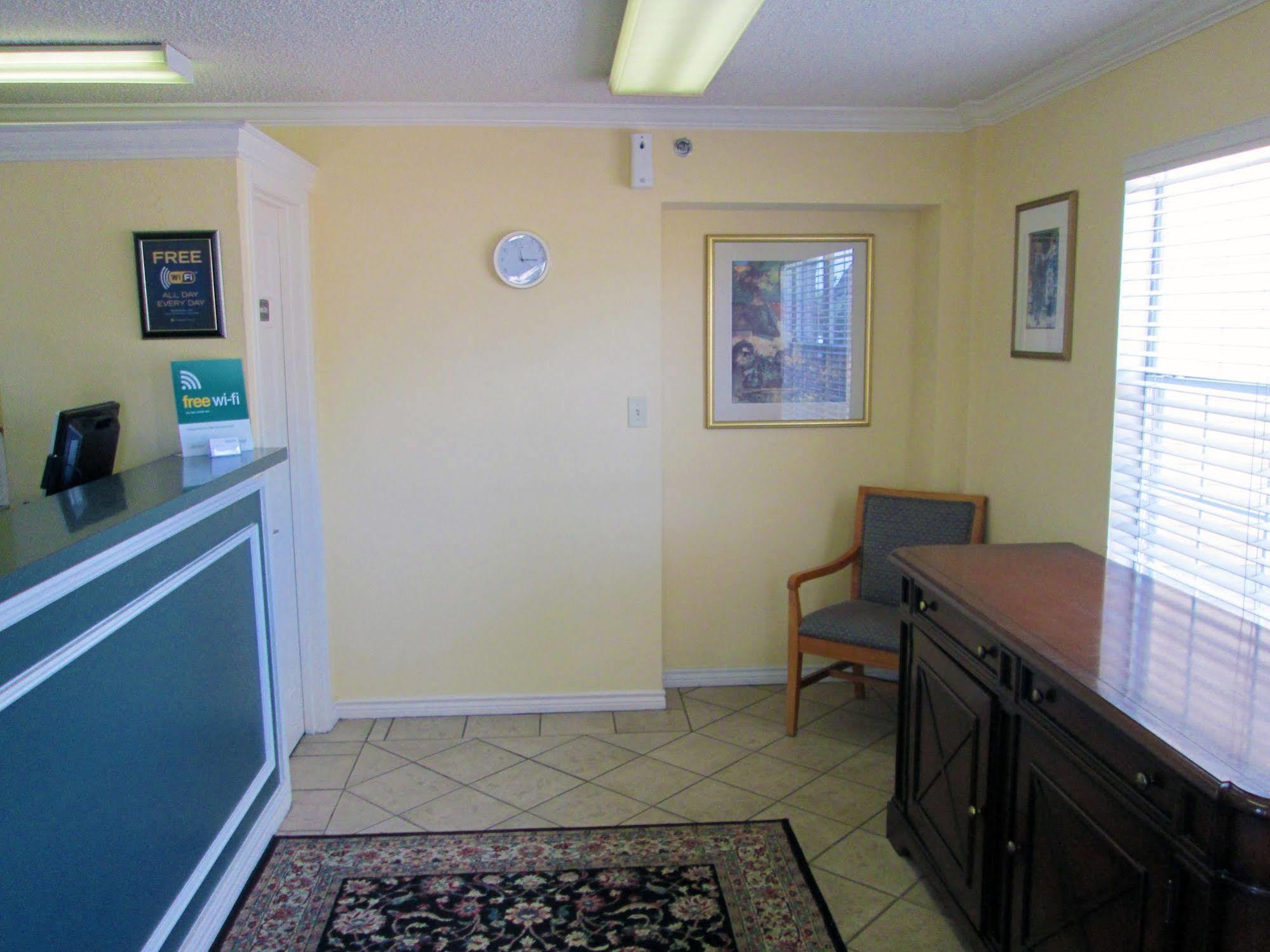 Hometowne Studios By Red Roof Dallas - North Addison - Tollway المظهر الخارجي الصورة