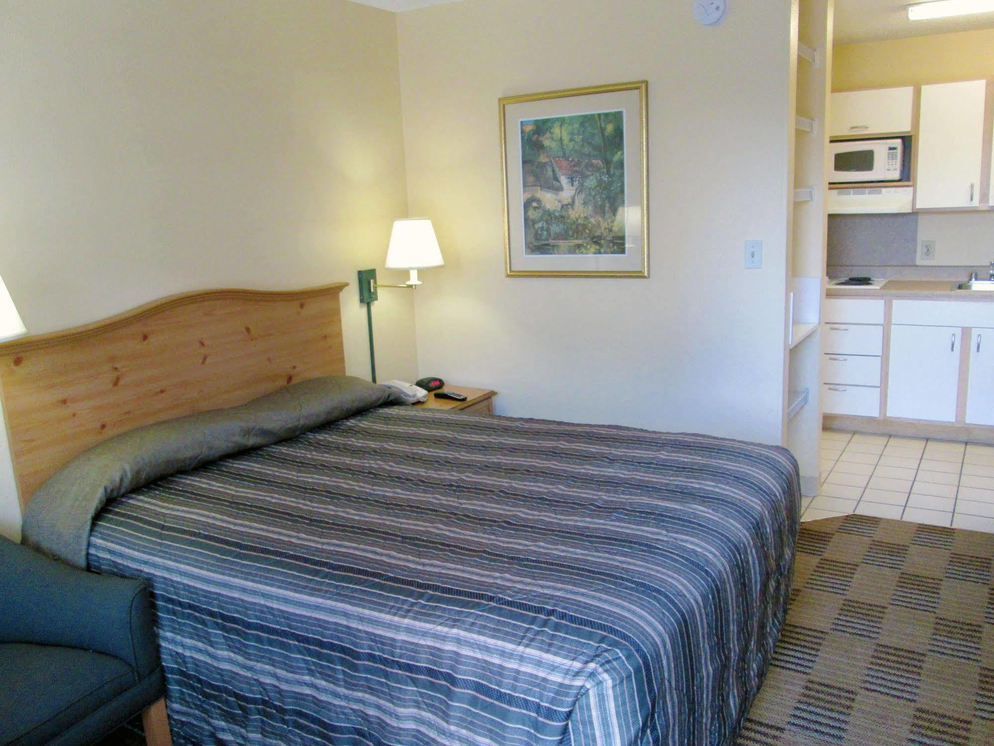 Hometowne Studios By Red Roof Dallas - North Addison - Tollway المظهر الخارجي الصورة